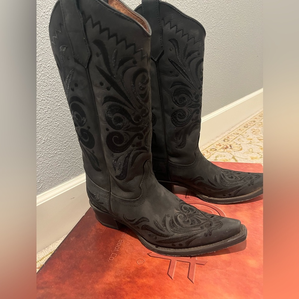 Steal of a Deal!  Currently retails $169. Worn once Circle G Filigree.